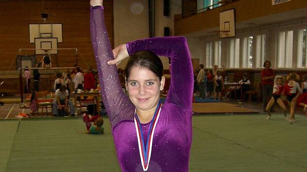 TRIUMF. Gymnastka Hana Horáková se stala vítězkou kategorie II. liga na závodech, který doma uspořádal Slovan J. Hradec.